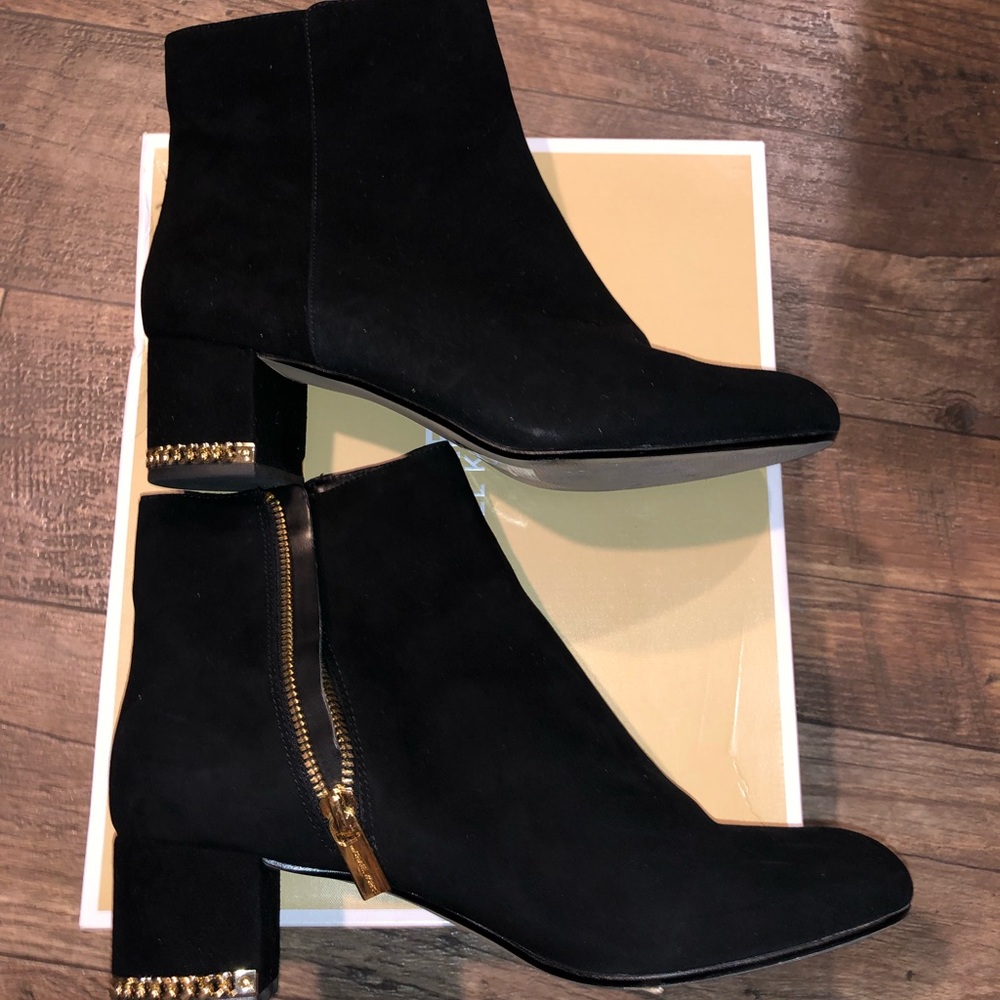 Michael Kors size 8 Sabrina black suede bootie
